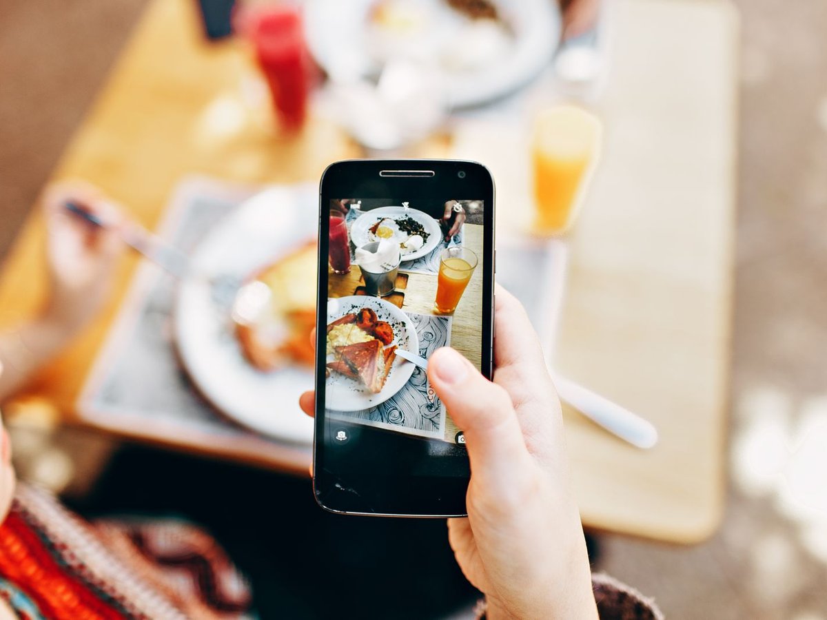Keeps your socials active, even when you're slammed